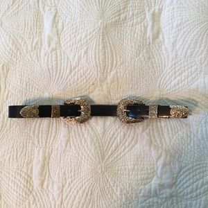 Trendy, gold double buckle belt